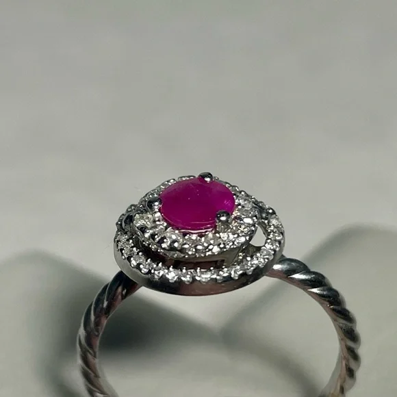 Stunning RUBY and DIAMOND Ring - Picture 2 of 9